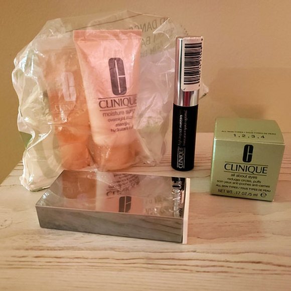 Clinique Other - CLINIQUE 5pc Makeup Set Moisture Surge Eye Shadow+